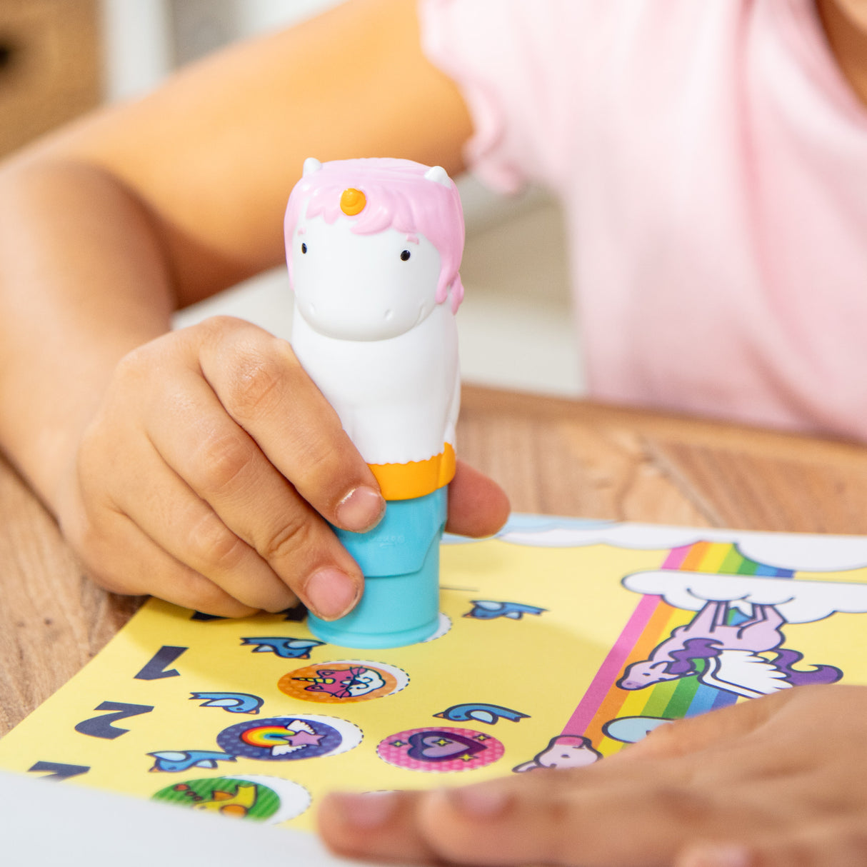 Pack tampon d'autocollants + bloc d'activités + tampon - des 3 ans - Melissa & Doug