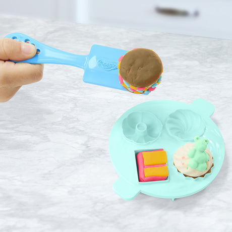 Play-Doh Robot pâtissier, jouet de pâte a modeler avec accessoires de cuisine factices, Kitchen Creations, Des 3 ans