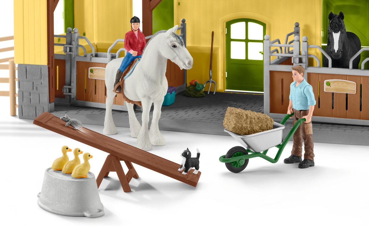 Écurie avec boxes et animaux, coffret de 82 pieces avec chevaux, Schleich 42485 Farm World, Des 4 ans