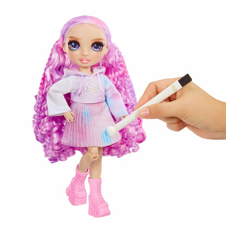 Rainbow High - Water Color - 1 poupée mannequin (Violet) de 27cm - 2 tenues et accessoires a personnaliser - Colore tes cheveux