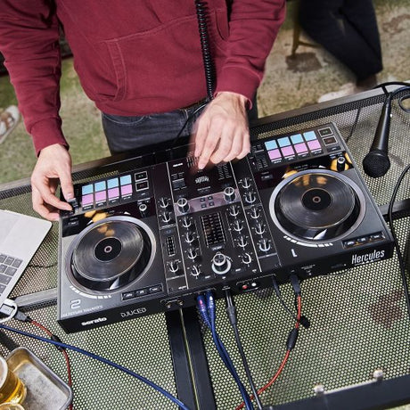 HERCULES DJCONTROL INPULSE 500 - Contrôleur DJ - Interface audio et mixeur hardware intégrés - 16 pads rétroéclaires (RGB) - Noir