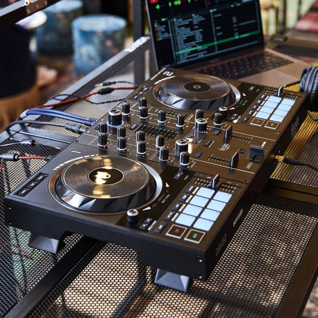 HERCULES DJCONTROL INPULSE 500 - Contrôleur DJ - Interface audio et mixeur hardware intégrés - 16 pads rétroéclaires (RGB) - Noir