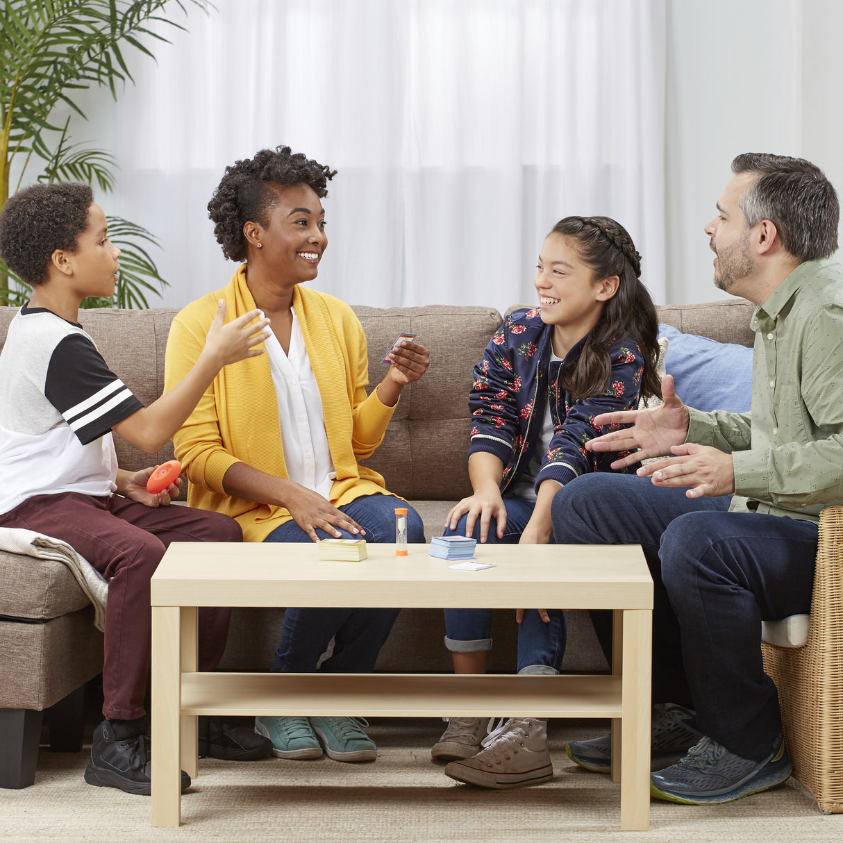 TABOO Enfants contre Parents, Jeu de societe de reflexion, Jeu de plateau pour la famille Version francaise