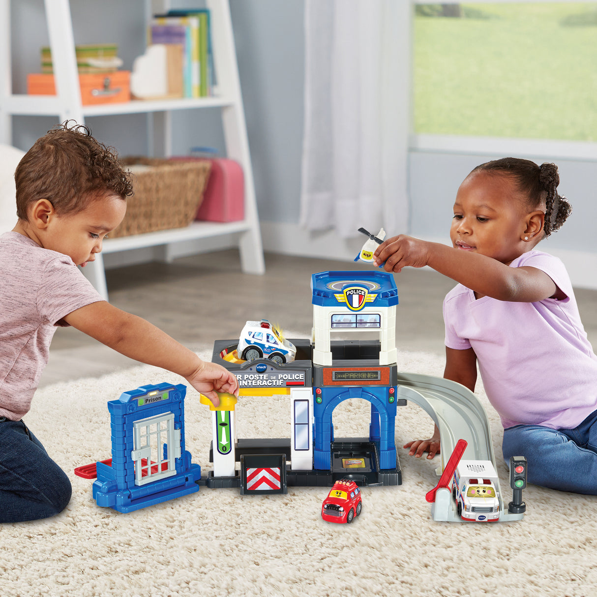 VTECH TUT TUT BOLIDES SERIE PRO - SUPER POSTE DE POLICE INTERACTIF (+ CHRIS, LIEUTENANT DE POLICE)