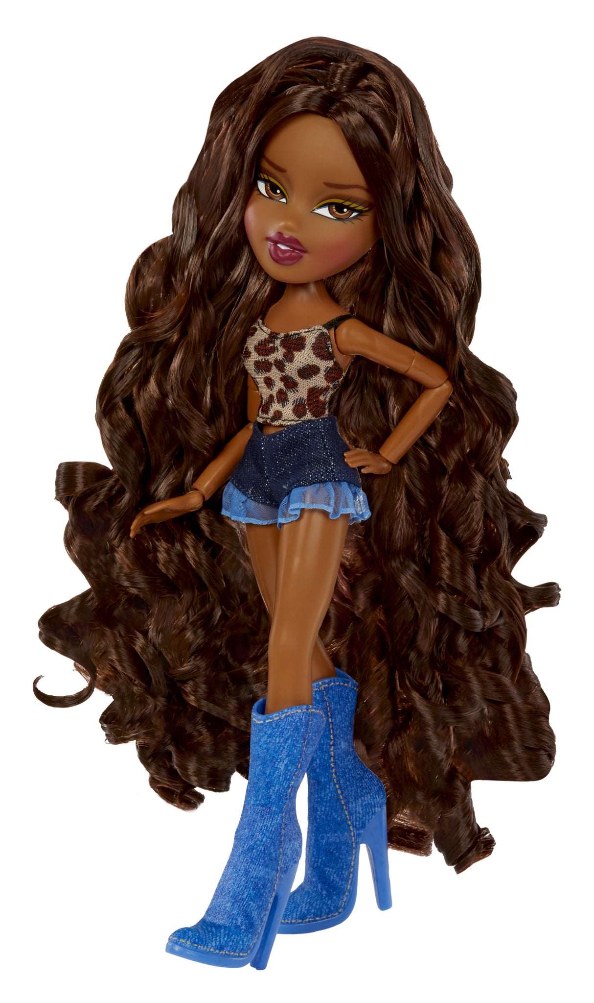 Bratz Goin' Out Poupée - Sasha - 1 Poupée Mannequin a Collectionner - Une Tenue, Un Sac a Main, Une Paire de Lunettes Soleil - 6 ans