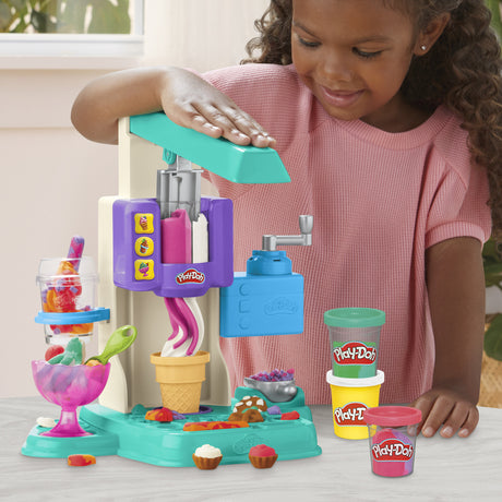 PlayDoh Mes Glaces Arc-en-Ciel, Pâte a modeler, Machine a Creme Glacée factice, 5 pots de 56 g  et accessoires, des 3 ans