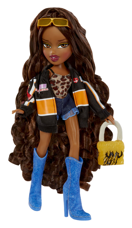 Bratz Goin' Out Poupée - Sasha - 1 Poupée Mannequin a Collectionner - Une Tenue, Un Sac a Main, Une Paire de Lunettes Soleil - 6 ans