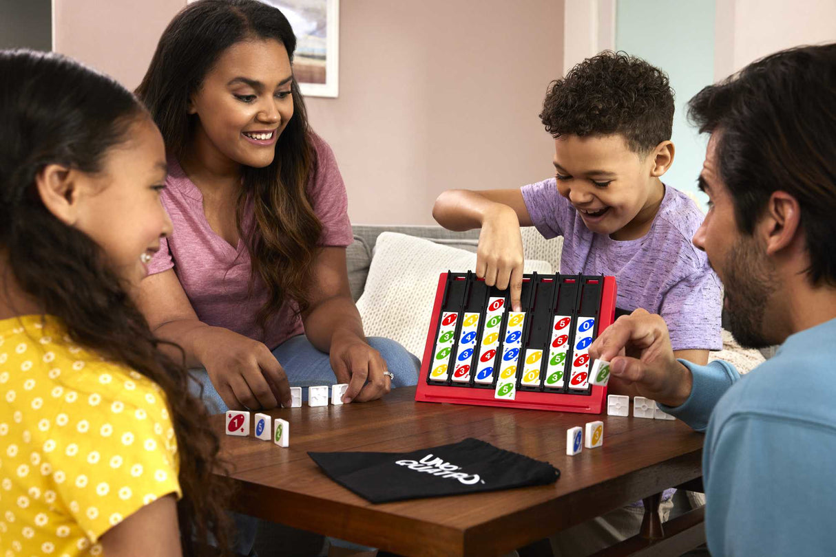Mattel Games - UNO-Quatro-Jeu pour adulte, soirée en famille et soirée jeux HPF82