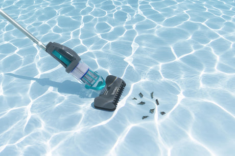 Aspirateur de piscine a main AquaGrip™, temps de marche 90 minutes, pour piscines jusqu'a 6,10m de diametre