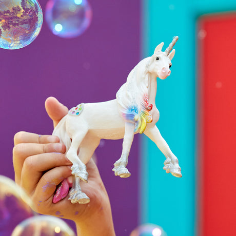 Figurine Licorne arc-en-ciel mâle, Jouet détaillé et réaliste, SCHLEICH 70725 Bayala, des 5 ans