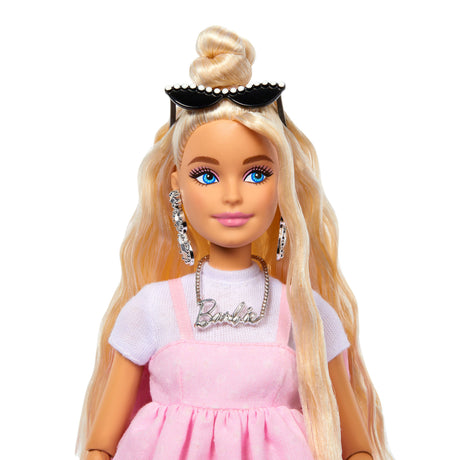 Barbie-Deluxe Style-Poupée Barbie Blonde a Robe Rose Pastel - 4ans+ - HYV27