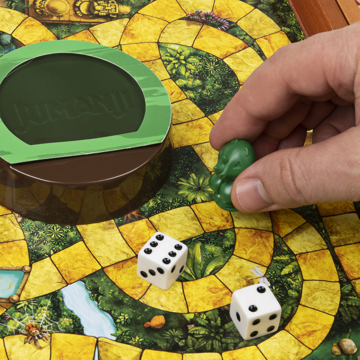 Jumanji le jeu - SPIN MASTER - Edition Rétro - Jeu de plateau pour Toute La Famille ou entre Adultes