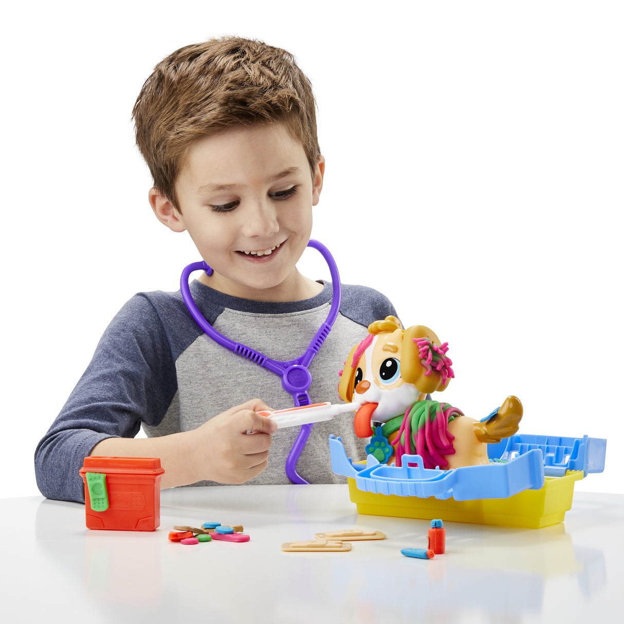 Play-Doh Le cabinet vétérinaire avec chien, avec 5 pots de pâte a modeler et 10 outils, jouet périscolaire, Les classiques