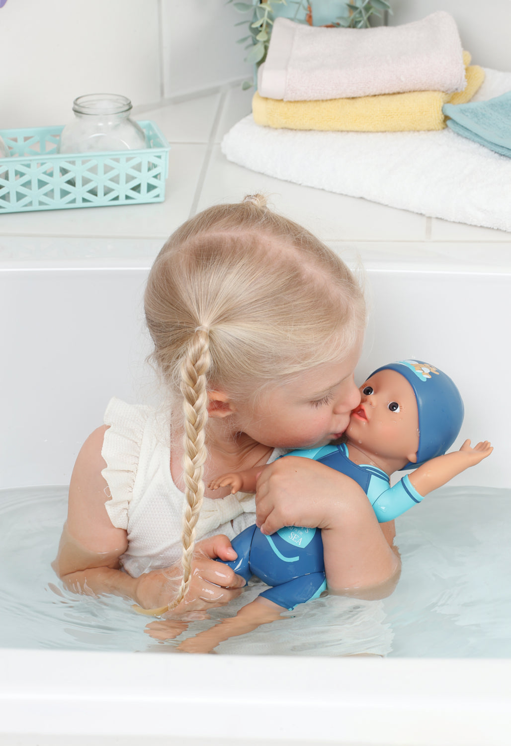 Poupon - BABY BORN -  Ma premiere nage - Poupée garçon 30 cm - Tenue non détachable et bonnet - Jouet de bain - Des 1 an