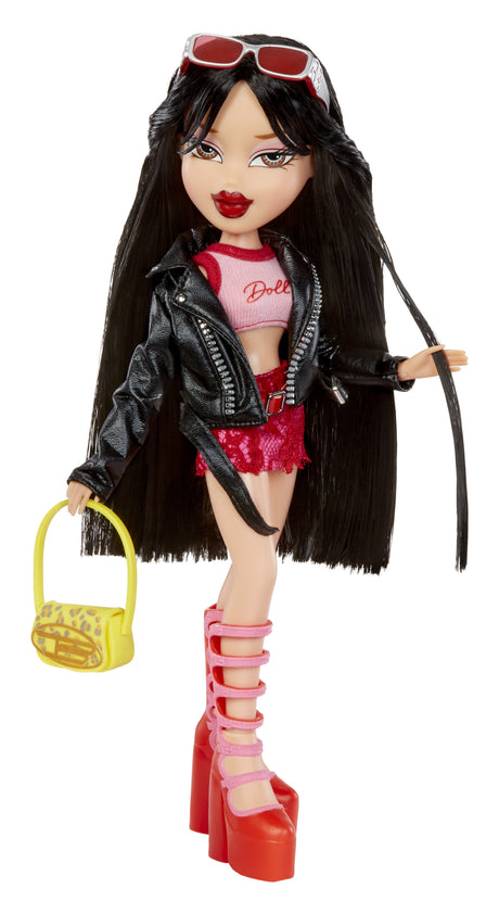 Bratz Goin' Out Poupée - Jade - 1 Poupée Mannequin a Collectionner - Une Tenue, Un Sac a Main, Une Paire de Lunettes Soleil - 6 ans