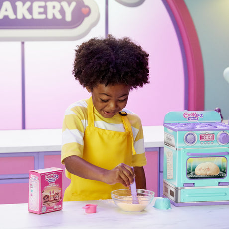Fabrique a Pâtisserie Bleue - MOOSE TOYS - COOKEEZ MAKERY - Four interactif, peluche parfumée et accessoires
