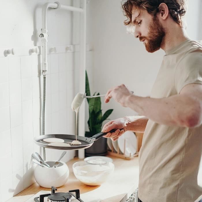 Crepiere avec étaleur - GSW - 456715 - Aluminium - Extérieur rouge siliconé - 26 cm - Tous feux dont induction