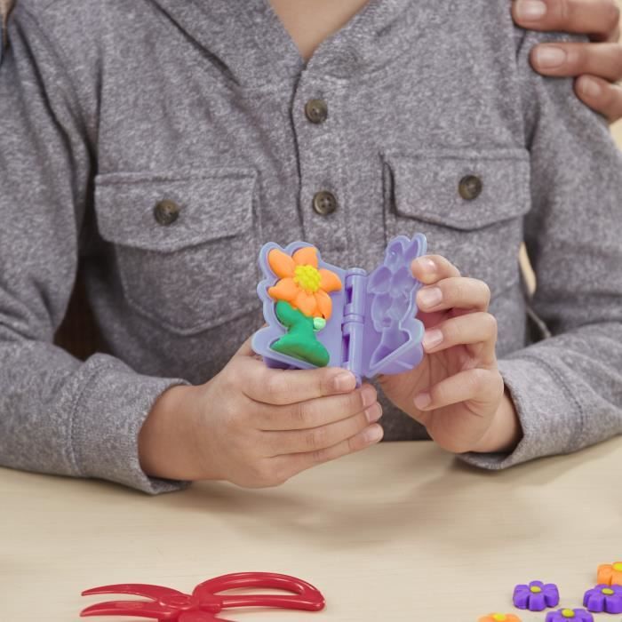 Play-Doh Mon petit jardin, Coffret de p‚te a modeler pour faire pousser des fleurs et fruits avec accessoires, Des 3 ans