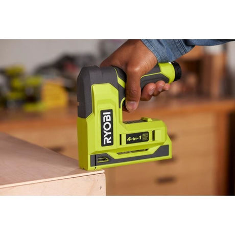 Agrafeuse cloueuse - RYOBI - 4V - Agrafes de 6 a 14 mm - Pointes 18G jusqu'a 15 mm - Livrée avec 1100 agrafes T50 et 250 pointes 18G