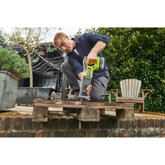 Scie sabre - RYOBI - Brushless - 18V - 0-3200 cp/min - Course de lame 32 mm - Capacité bois 210 mm - Systeme anti-vibration