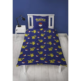 Parure de lit - POKEMON - Pikachu et Poké-ball - Microfibre - 1 housse de couette 140 x 200 cm + 1 taie 63 x 63 cm