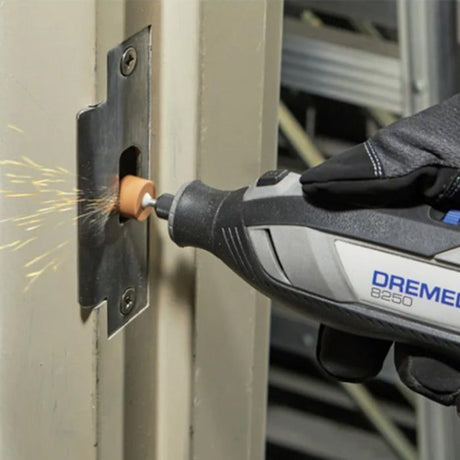 Dremel 8250 Outil Rotatif Multifonction Sans-fil 12V, 5 accessoires, 1 batterie 2Ah, de 5.000 a 30.000 tr/min