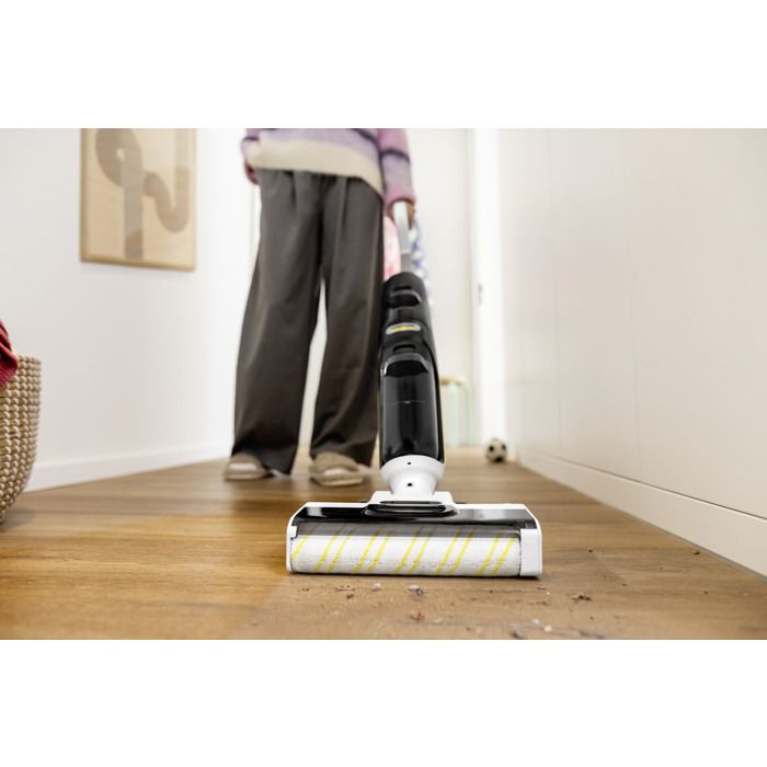 Aspirateur Balai Laveur sans fil Karcher FCV 4 Dry - Eau et Poussieres - 200 m² - aspire lave et seche - station de séchage comprise