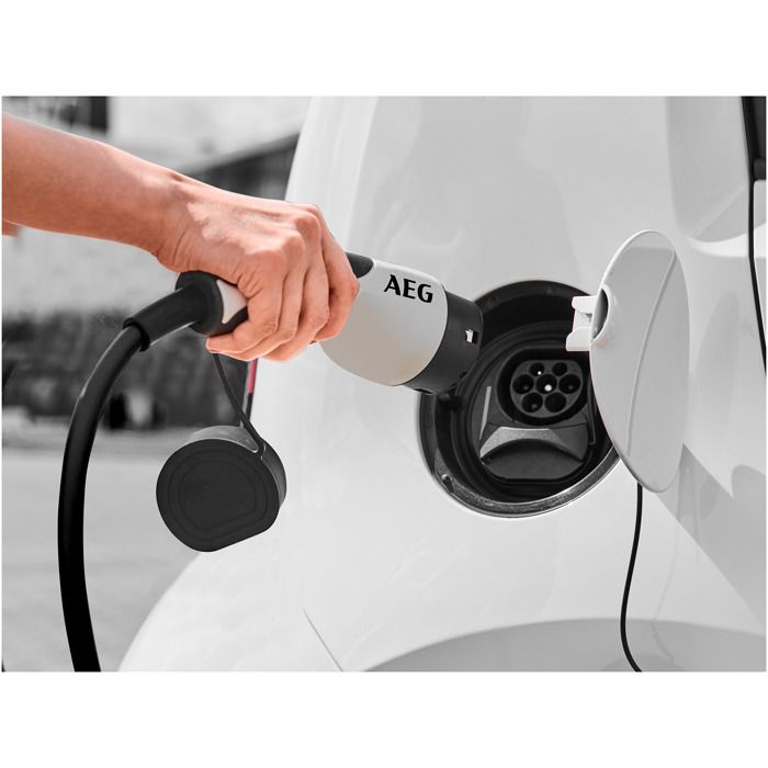 Chargeur batterie - AEG - 201869 - Puissance maximale de charge : 4 Amperes. CapacitÈ de charge de 4 a 80 Ah