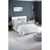 Parure de lit - 1 housse de couette 220 x 240 cm + 2 taies d'oreiller 60 x 60 cm - 65% coton, 35% polyester - Gris