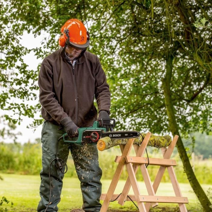 Tronçonneuse Bosch - UniversalChain 35 (1 800 W, longueur de coupe 35cm , vitesse de chaîne : 12 m/s)