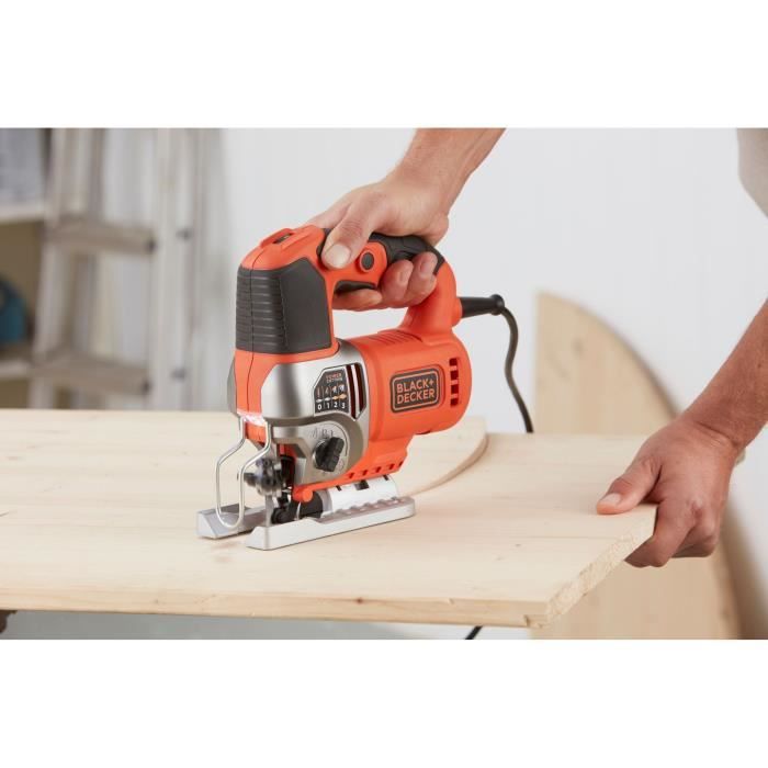 Scie sauteuse filaire - BLACK&DECKER - BES610K-QS - 650W - Profondeur de coupe 90mm - Avec mallette de transport