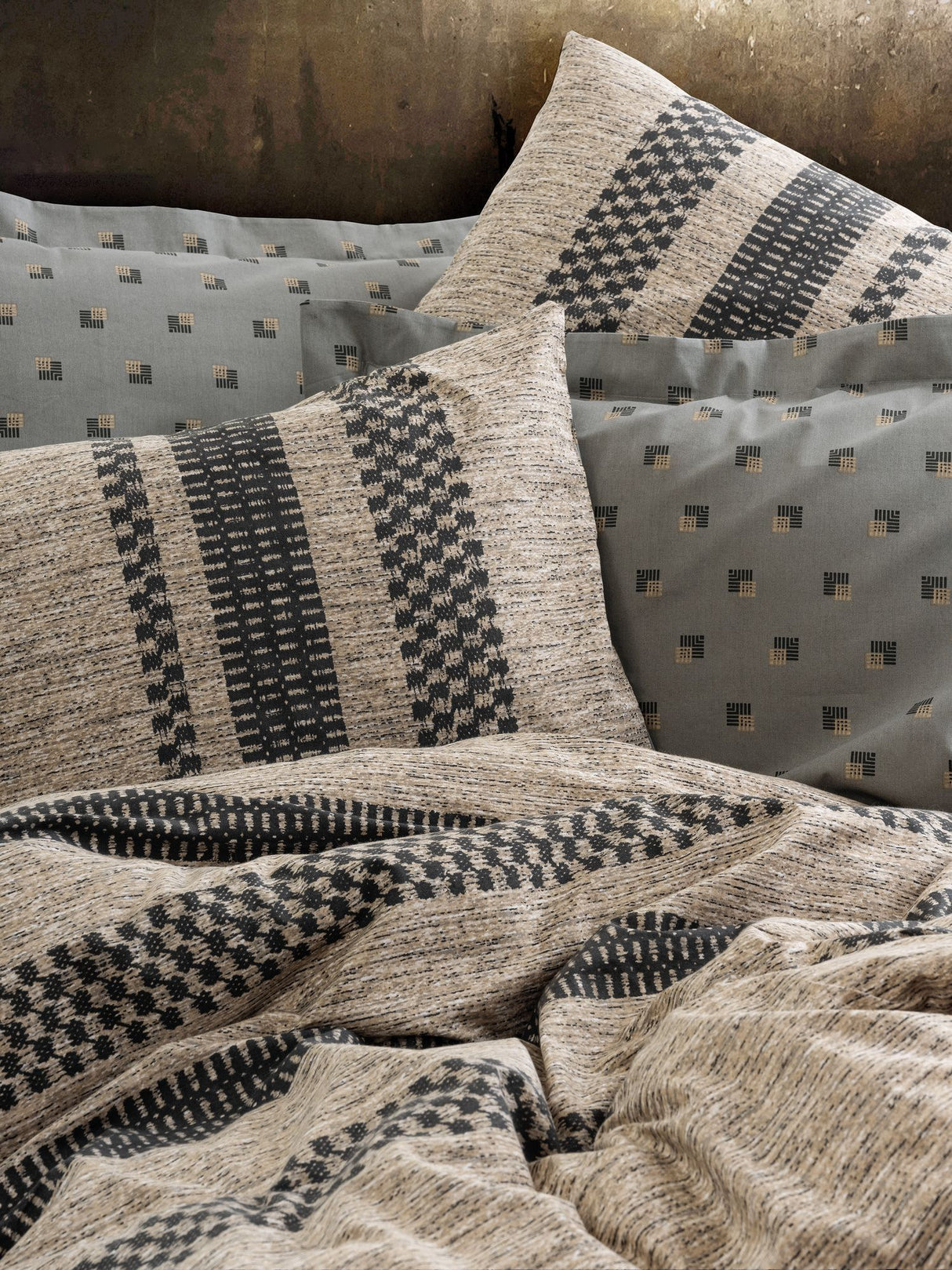Parure de lit - 1 housse de couette 140 x 200 cm + 2 taies d'oreiller 60 x 60 cm - 100% coton renforcé - Brun