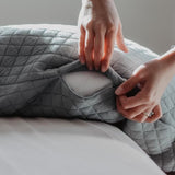 BÉABA - Big Flopsy™ - Coussin de grossesse et d'allaitement - Fleur de coton - 180 cm - Vert Sauge