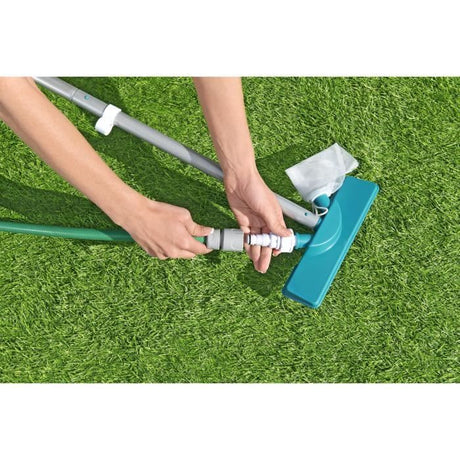 Kit de nettoyage piscine jusqu'a 3,96m - Bestway - Aquaclear - épuisette, flotteur, aspirateur, bande de test, patch de réparation