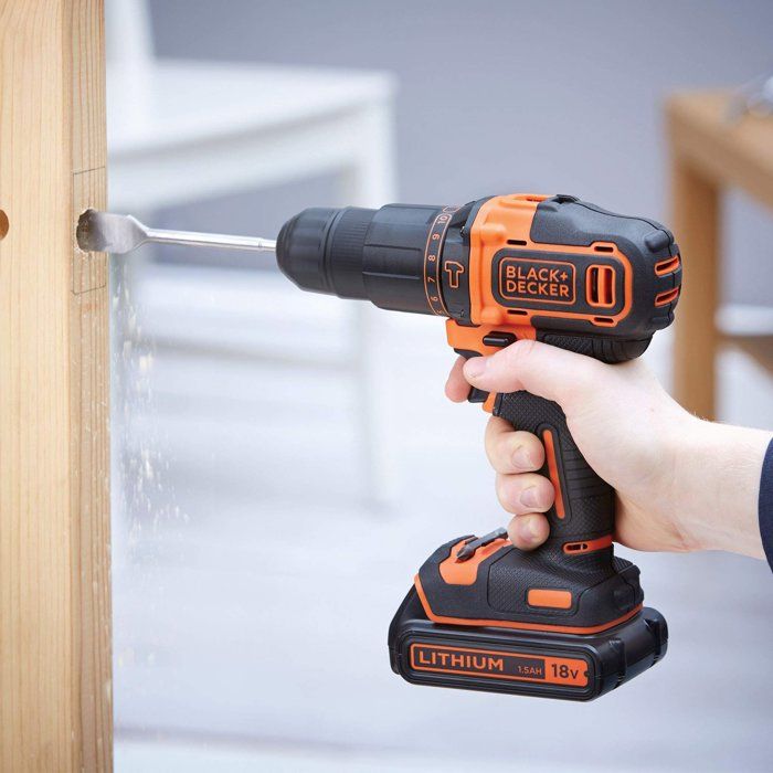 Kit Perceuse ŕ percussion + scie sauteuse sans fil - 18V - BLACK+DECKER - BCK22S1S-QW + 1 batterie 1,5Ah + chargeur + sac