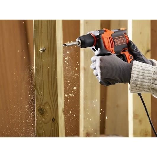 Perceuse a percussion filaire - 710W - BLACK+DECKER -  BEH710-QS - avec 4 forets de perçage