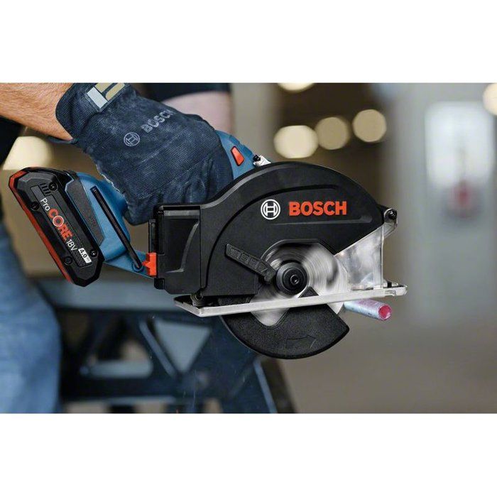 Scie circulaire Bosch Professional GKM 18V-50, 136mm de diametre de lame, sans batterie - 06016B8000