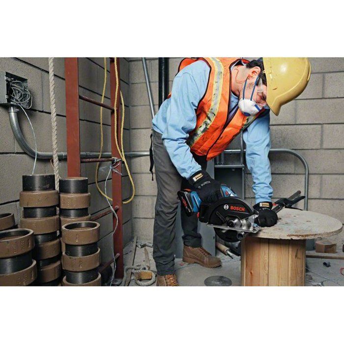 Scie circulaire Bosch Professional GKM 18V-50, 136mm de diametre de lame, sans batterie - 06016B8000