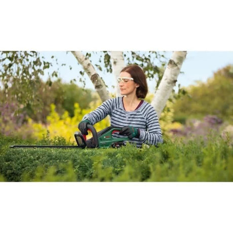 Taille-haies Bosch - UniversalHedgeCut 18V-55 (Longueur de la Lame 55 cm, livré dans une boîte en carton) + batteries chargeur