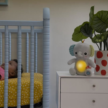 BRIGHT STARTS Jouet bébé, peluche doudou, veilleuse, éléphant Hug-a-Bye Baby, sons et lumieres, cadeau bébé