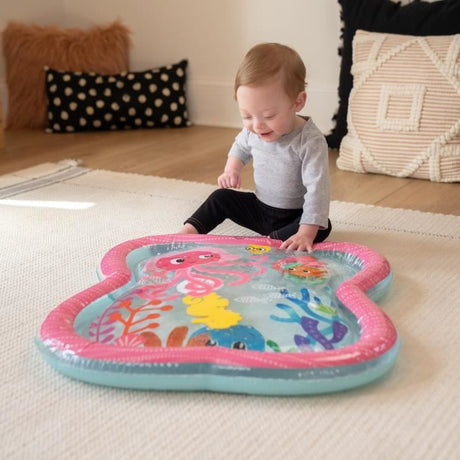 BABY EINSTEIN - JANET - Grand tapis d'eau pour bébé fille, jeu sensoriel et d'éveil?, gonflable, facile a nettoyer, pliable, 0M+