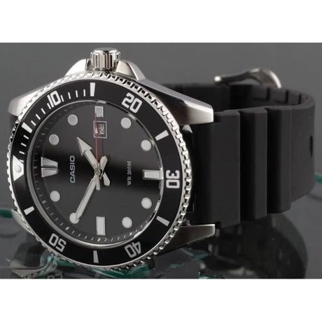 Montre - Casio - Collection Homme - Noir et Acier - Étanchéité 20 bars - Verre minéral - Quartz