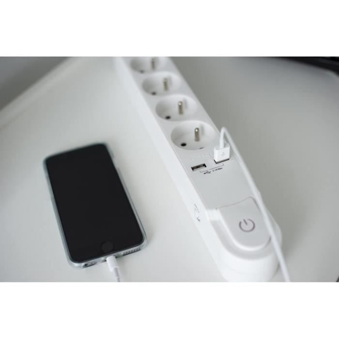 CHACON Bloc multiprise 5 prises 16 A avec interrupteur, 2 ports USB et câble 3 m HO5VV-F 3x1,5 mm² noir