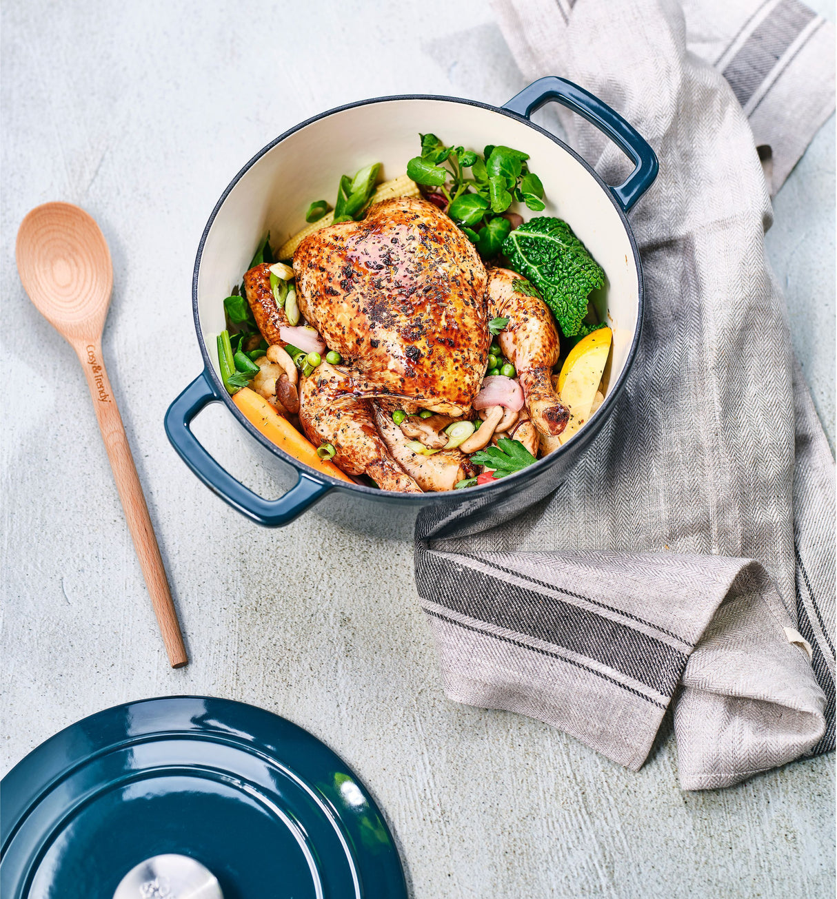 Cocotte avec couvercle - COSY & TRENDY - FONTESTIC - Fonte émaillée- Ø24 cm - 4,6 L - Tous feux dont induction - Bleu