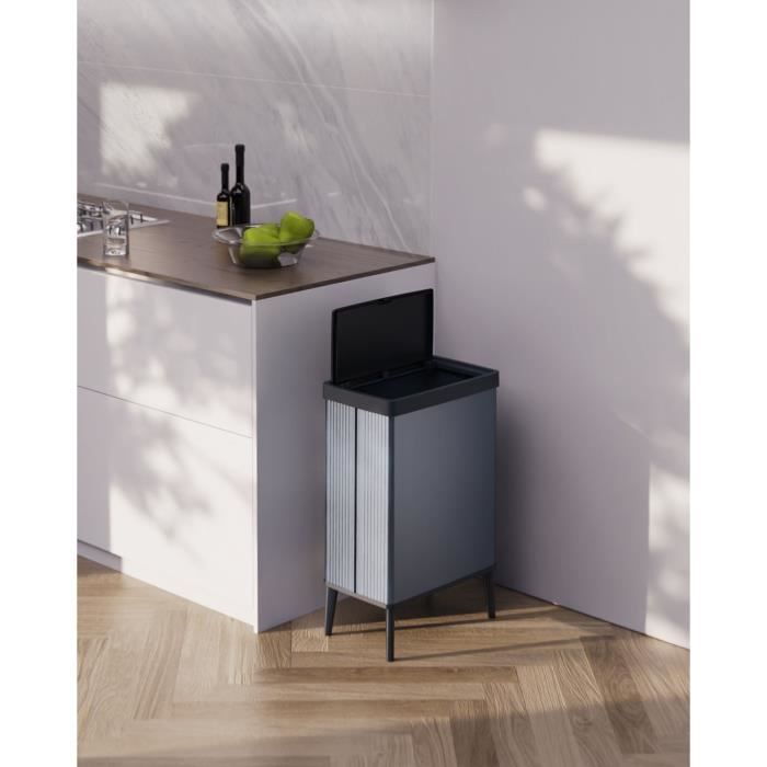 Poubelle sur pieds - VERTO - CURVER - Ouverture touch - 54 L - Bleu perle