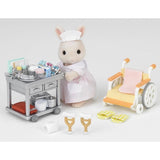 Figurines miniatures - SYLVANIAN FAMILIES - L'infirmiere et accessoires pour soigner et nourrir les patients