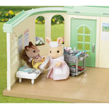 Figurines miniatures - SYLVANIAN FAMILIES - L'infirmiere et accessoires pour soigner et nourrir les patients