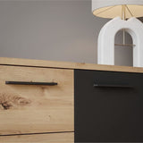 Buffet PILVI - Style contemporain - Particules mÈlaminÈ -DÈcor Chene artisan et Noir- 4 portes + 3 tiroirs - L179,2 x P42 x H74,5