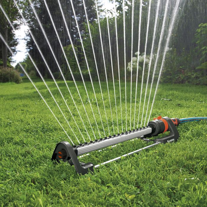 Arroseur oscillant GARDENA Aqua L - Surface 280m² - Portée 18m max - Résistant UV et gel - Garantie 5 ans