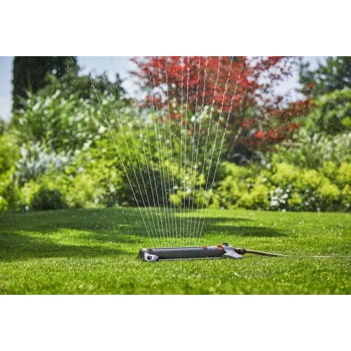 Arroseur oscillant GARDENA AquaZoom L - Surface 350m² - Portée 21m - Résistant UV et gel - Garantie 5 ans